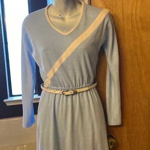 Jerrell’s Sweetheart V-neck Long Sleeve Dress - Picture 2 of 8